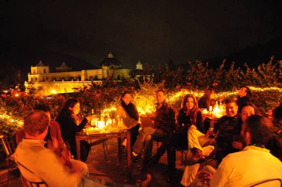 Primeira madrugada de 2012 em Antigua, na Guatemala